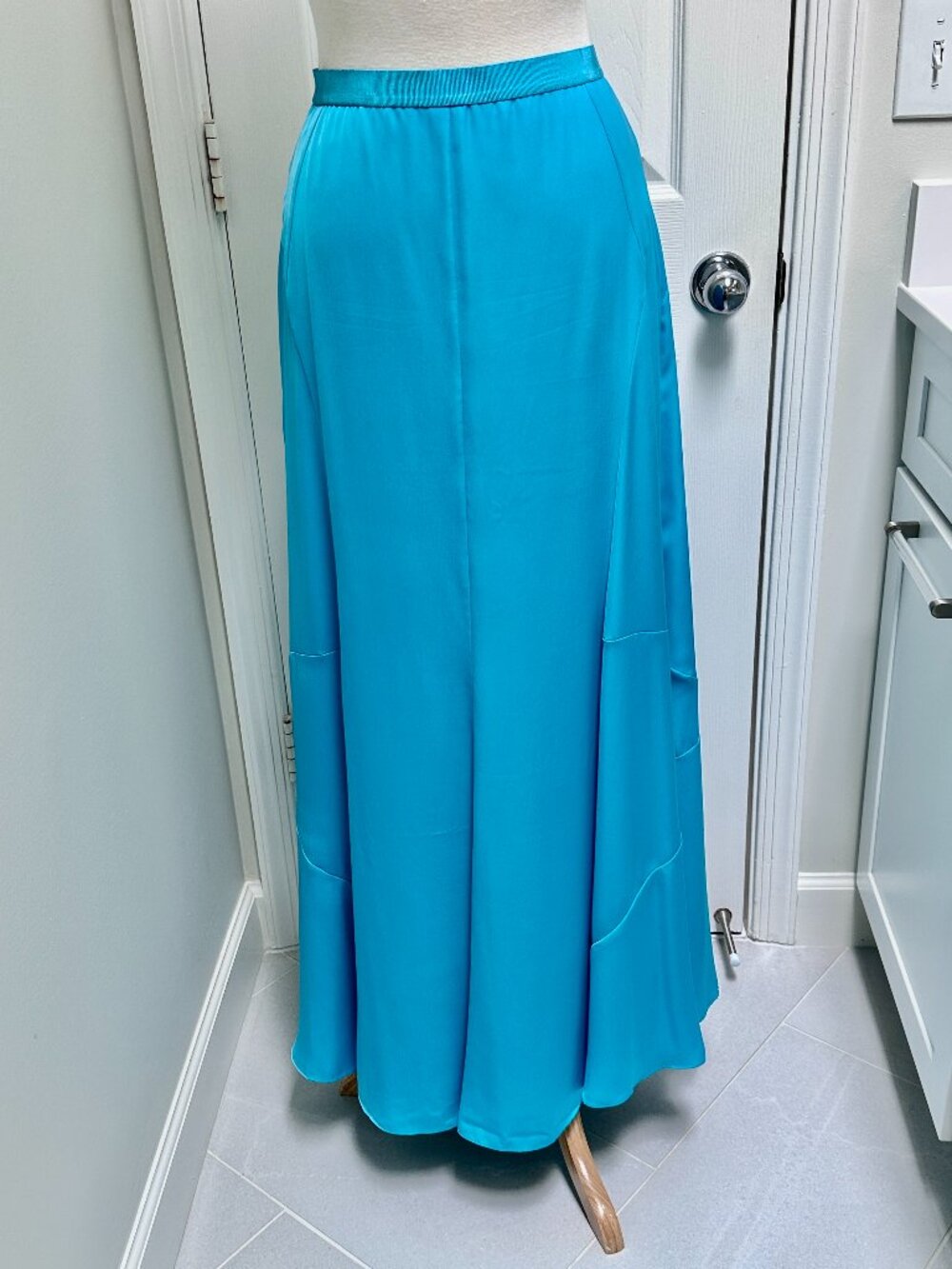 NWOT M TALL Stunning Turquoise Maxi Skirt